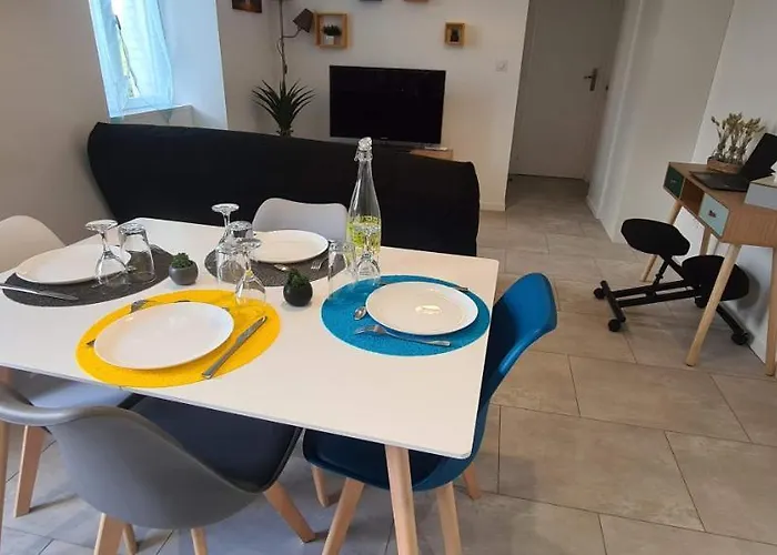 La Campagne A La Ville Dans Pavillon Avec Jardin Clos Et Privatif