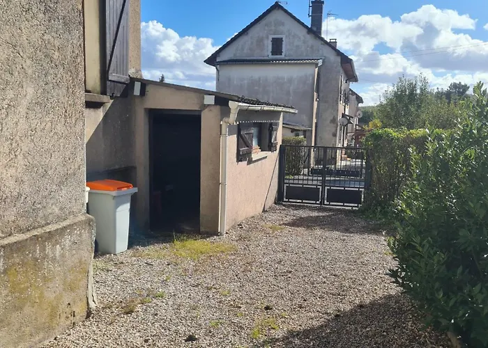 La Campagne A La Ville Dans Pavillon Avec Jardin Clos Et Privatif