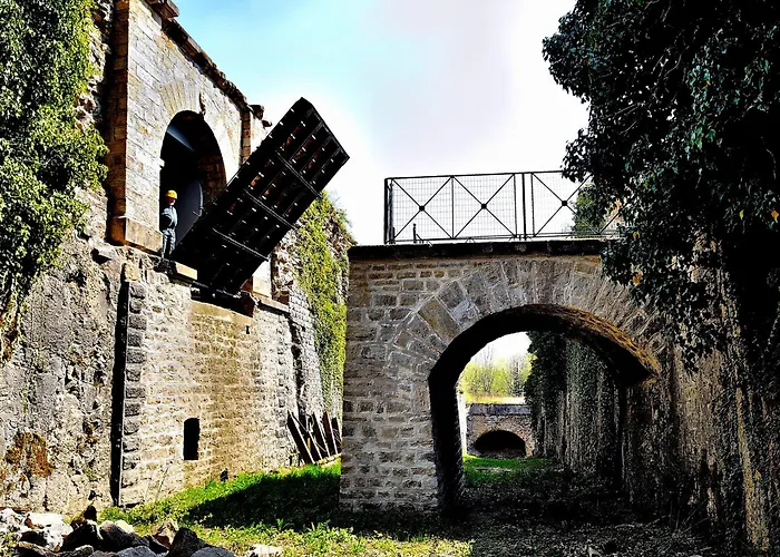La Campagne A La Ville Dans Pavillon Avec Jardin Clos Et Privatif